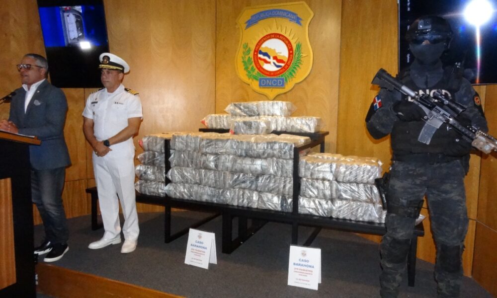 Interceptan lancha con 276 kilos de cocaína en costas de Barahona