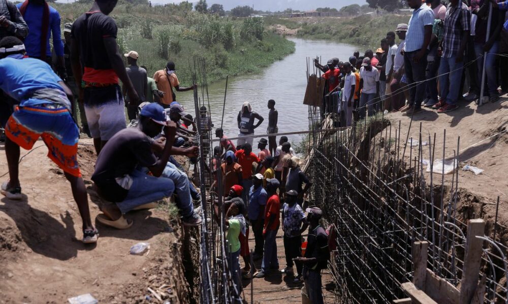 Provocación Trabajadores haitianos continúan construcción del canal