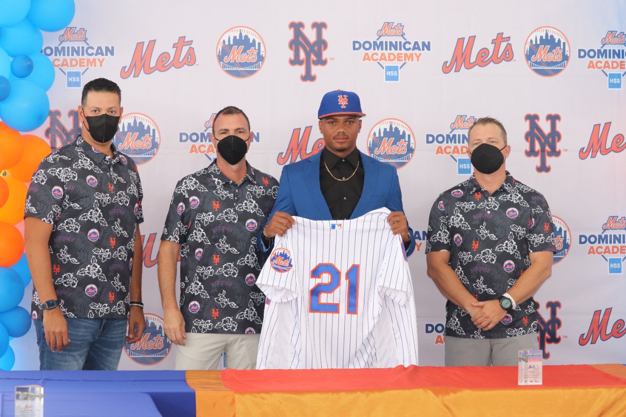 Oficial: Lanzador Prospecto cubano firma con los New York Mets (+Detalles)