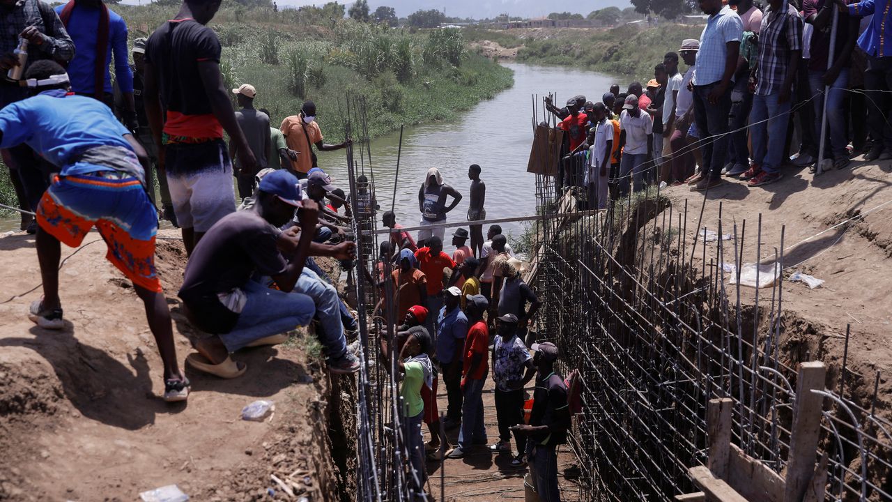 ¿provocación Trabajadores Haitianos Continúan Construcción Del Canal En Río Masacre Últimasemk 1453